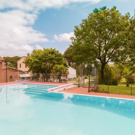Laurel With Shared Pool *